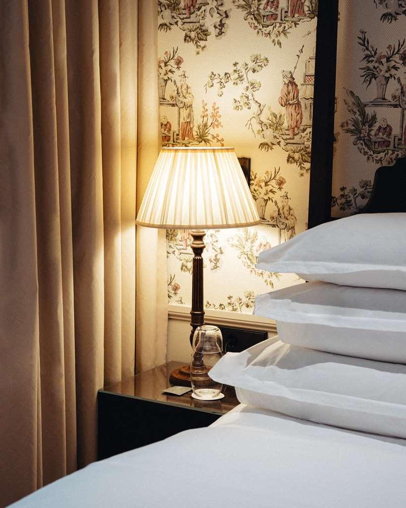 Villa Dagmar Стокгольм Номер фото A pleated lampshade